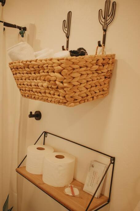 Agave Tiny House At Cactus Flower-Hot Tub-Pet Friendly-No Pet Fees! Albuquerque Exterior foto